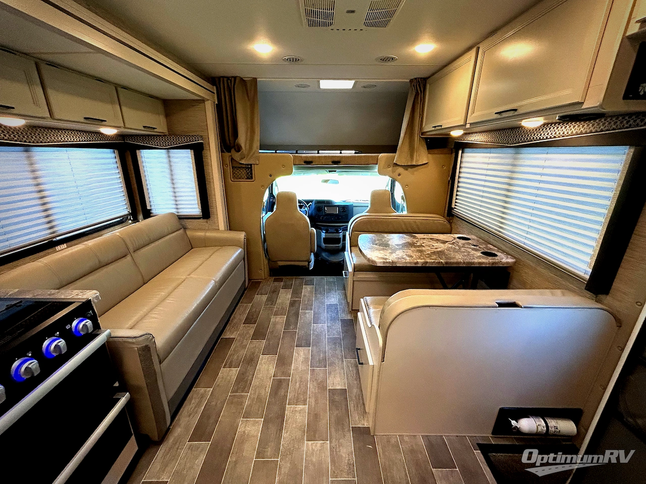 2022 Thor Chateau 27R Photo 5