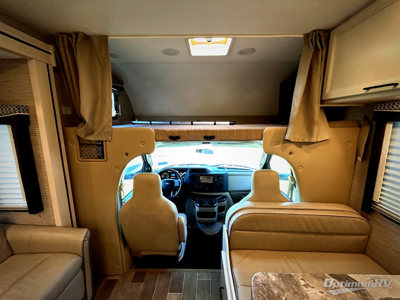 2022 Thor Chateau 27R Photo 10