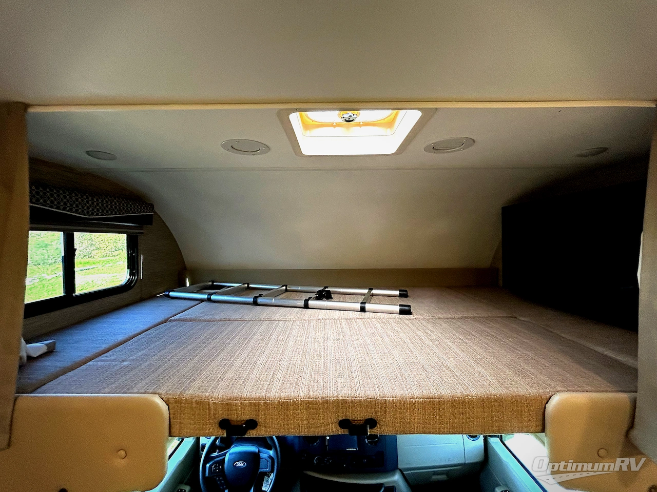 2022 Thor Chateau 27R Photo 11