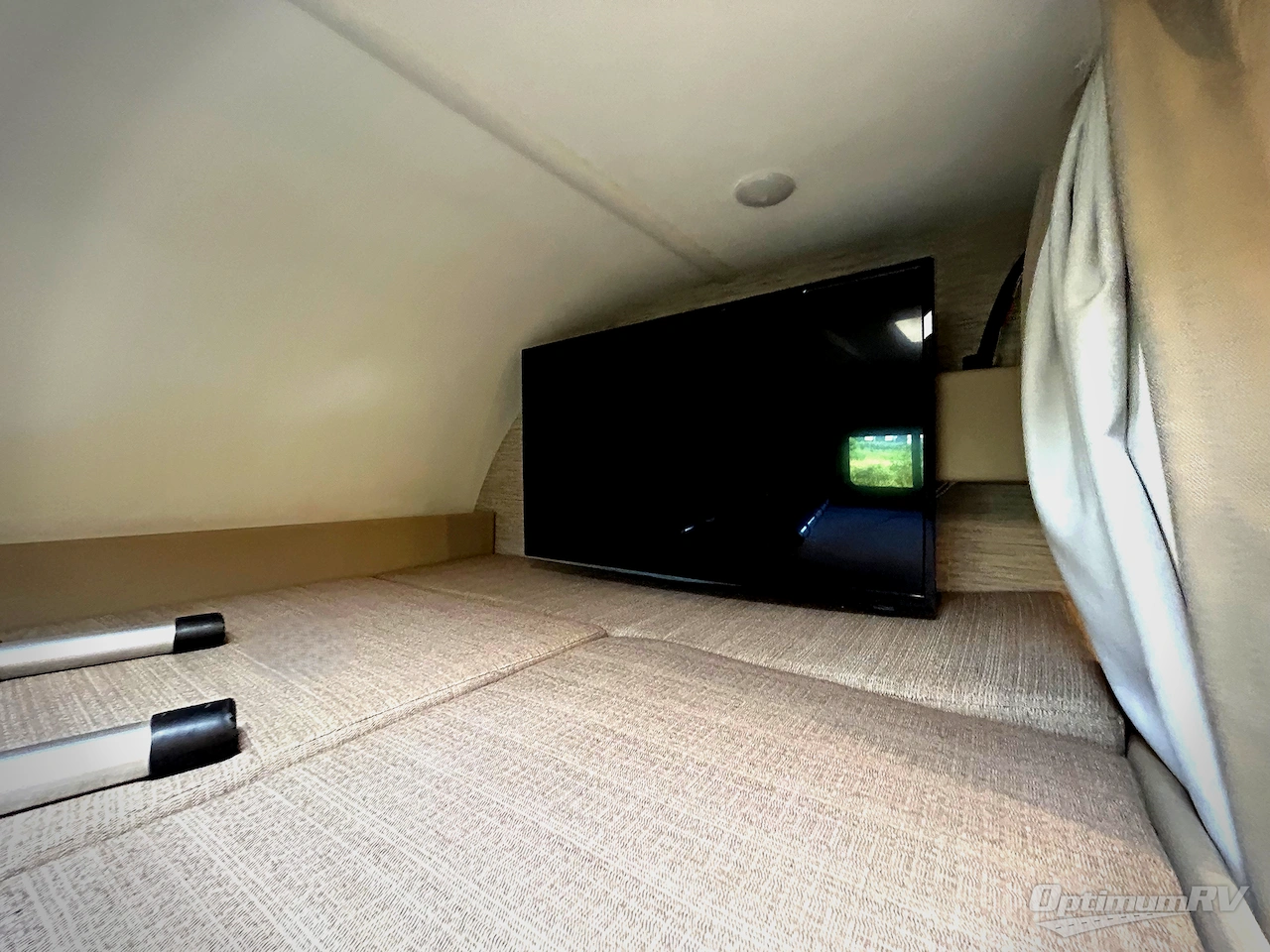 2022 Thor Chateau 27R Photo 12