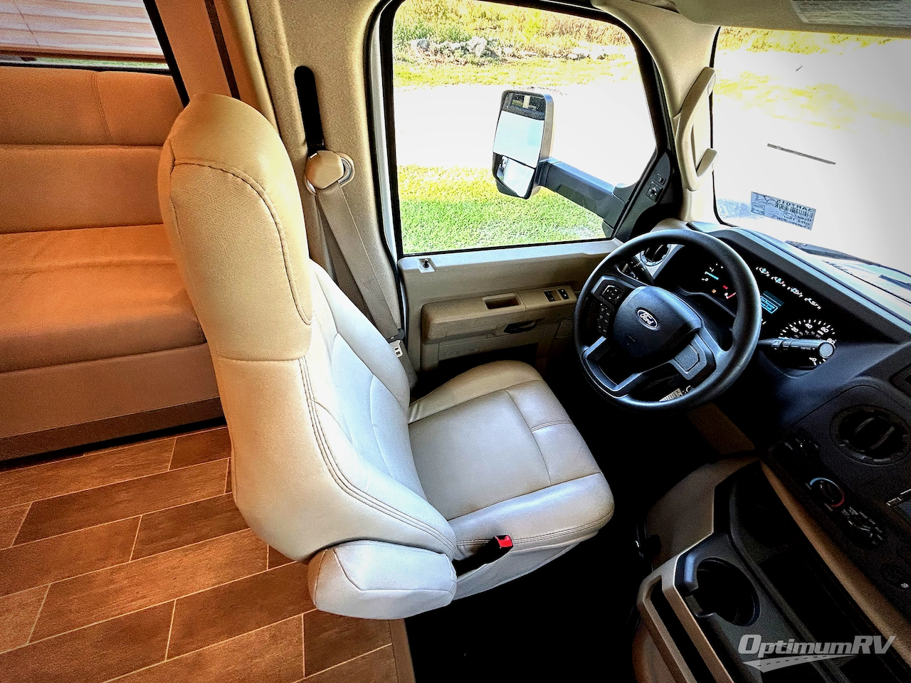 2022 Thor Chateau 27R Photo 7
