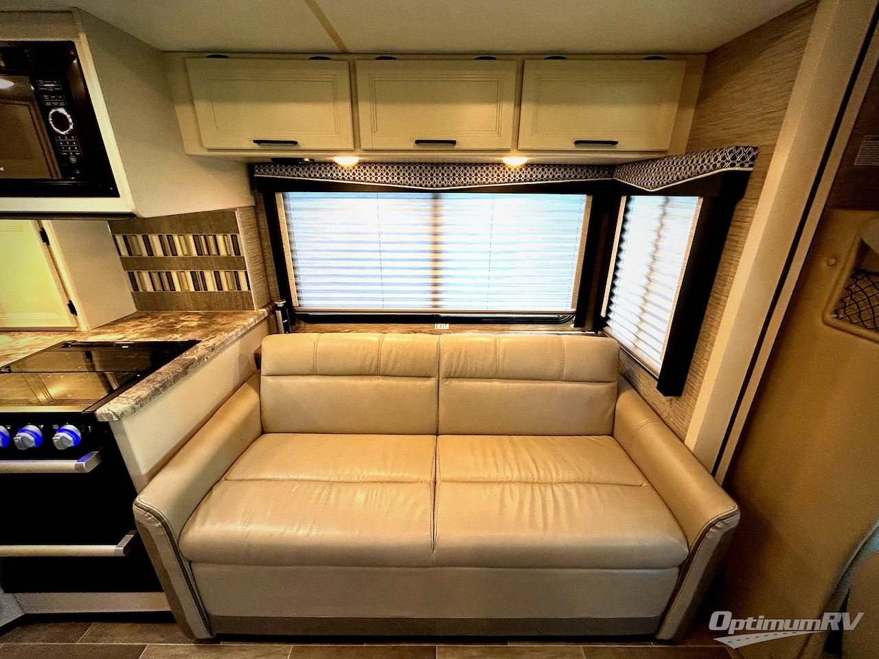 2022 Thor Chateau 27R Photo 14