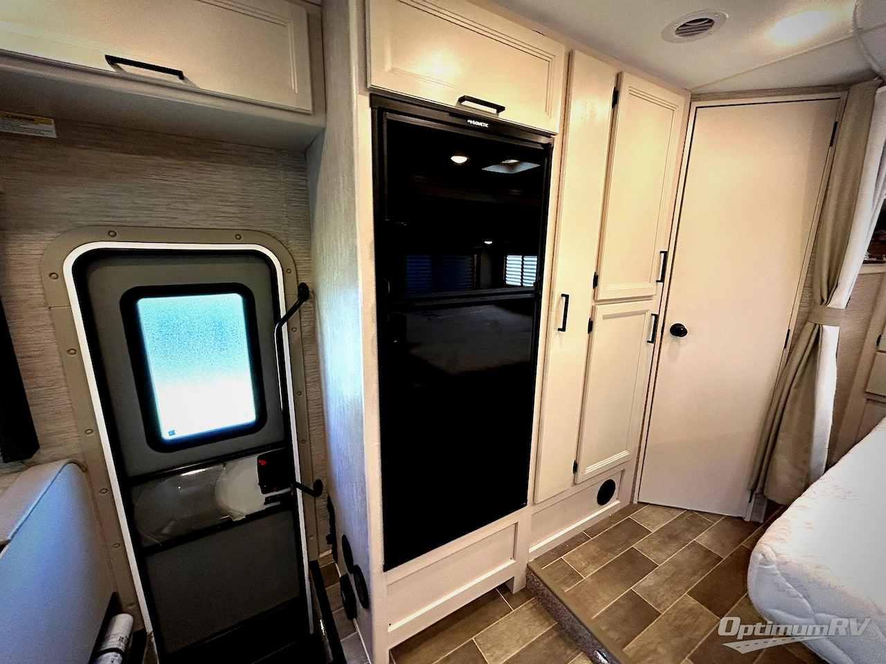 2022 Thor Chateau 27R Photo 16