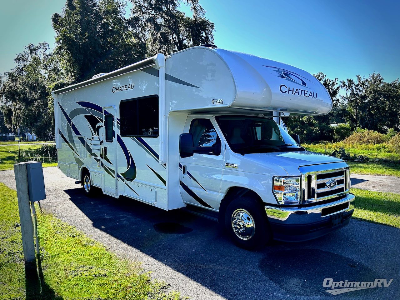 2022 Thor Chateau 27R Photo 1