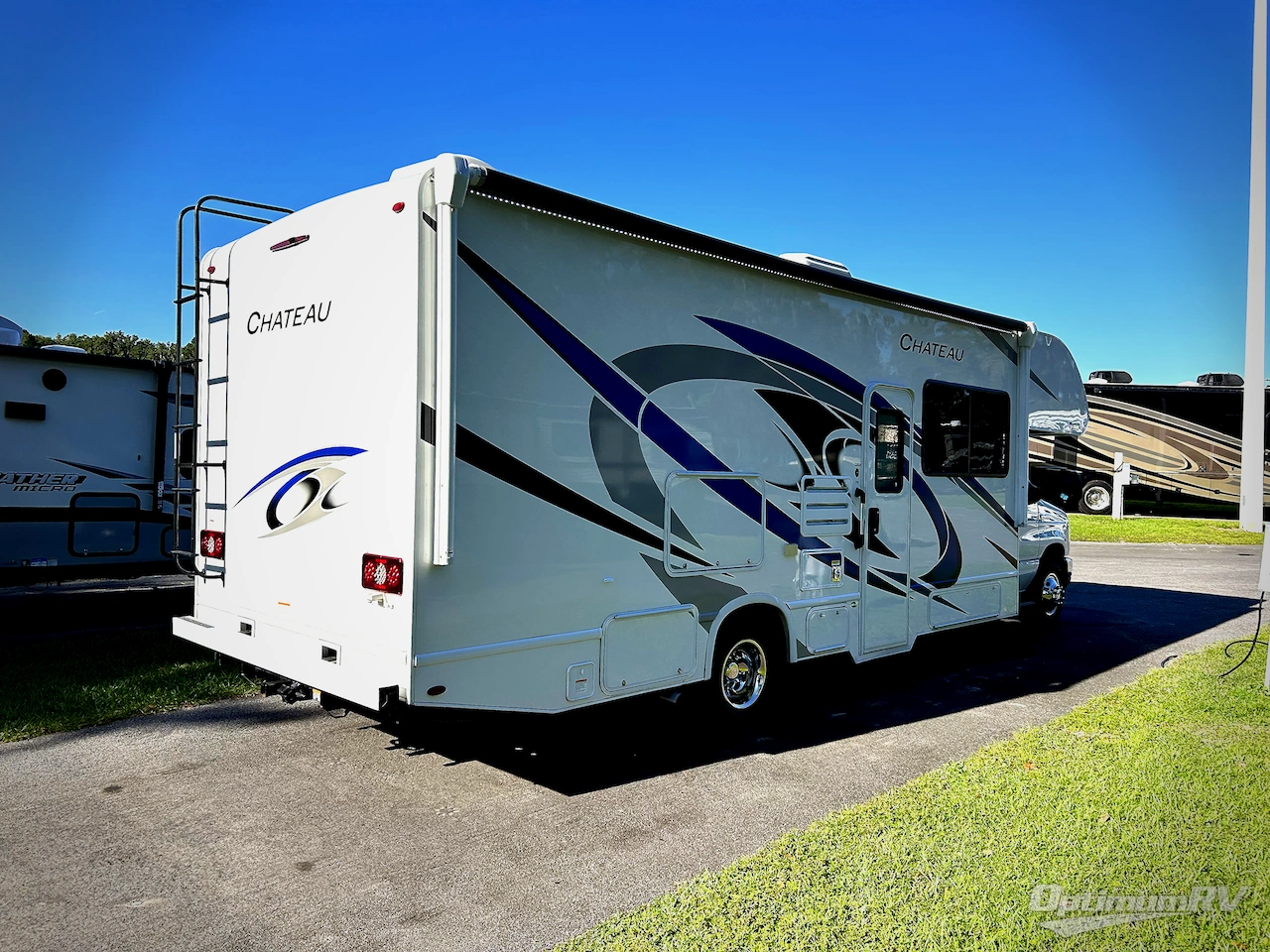 2022 Thor Chateau 27R Photo 2