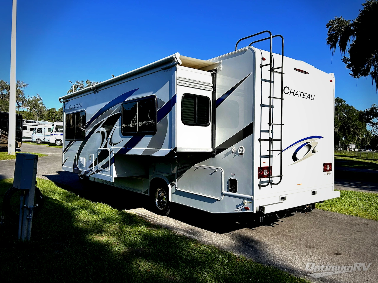 2022 Thor Chateau 27R Photo 3