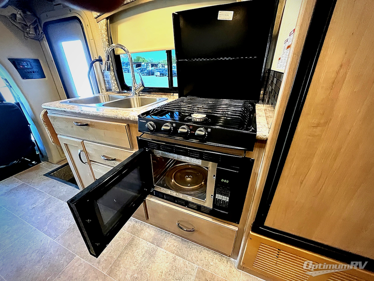 2018 Thor Chateau Sprinter 24WS Photo 18