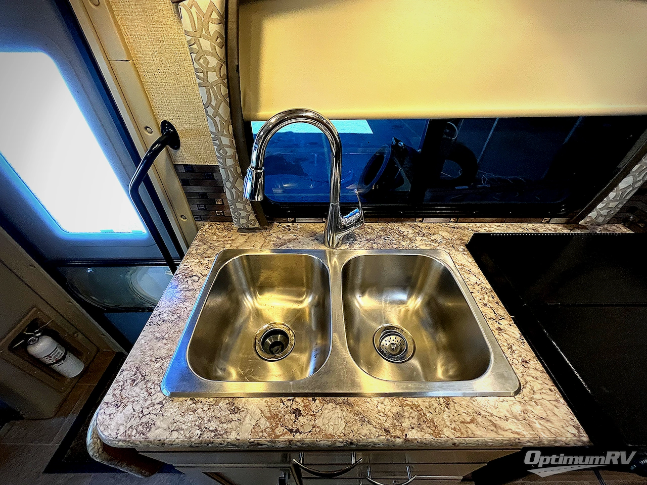 2018 Thor Chateau Sprinter 24WS Photo 19