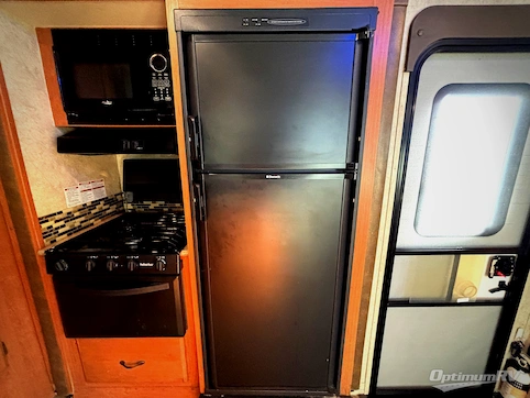 2016 Adventurer Manufacturing Inc. Eagle Cap Truck Camper 1156 RV Photo 4