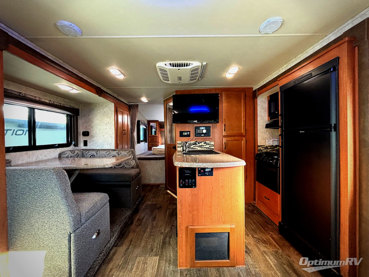 2016 Adventurer Manufacturing Inc. Eagle Cap Truck Camper 1156 Photo 4