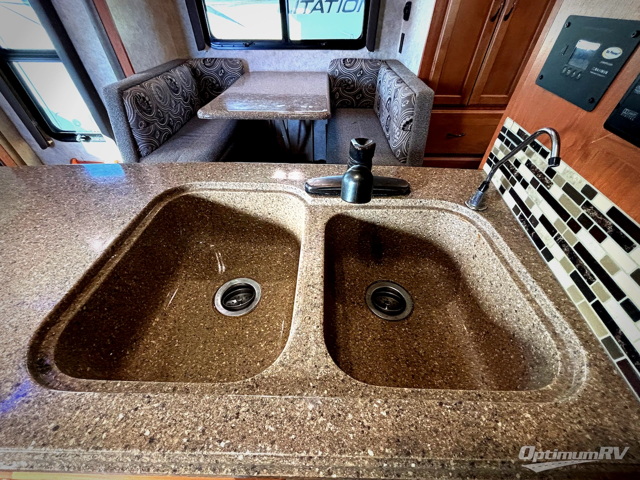 2016 Adventurer Manufacturing Inc. Eagle Cap Truck Camper 1156 Photo 9