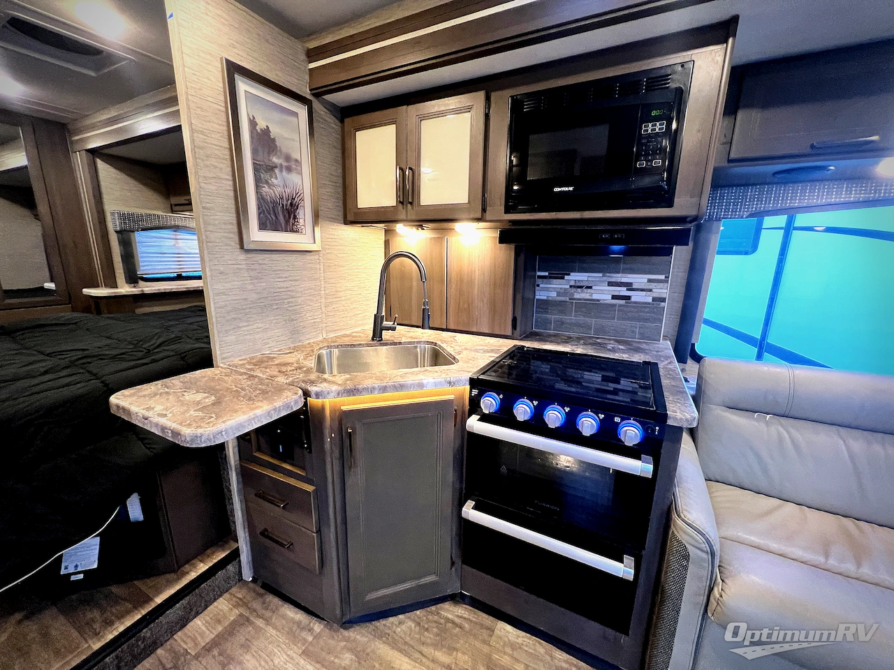 2023 Thor Chateau 27R Photo 10