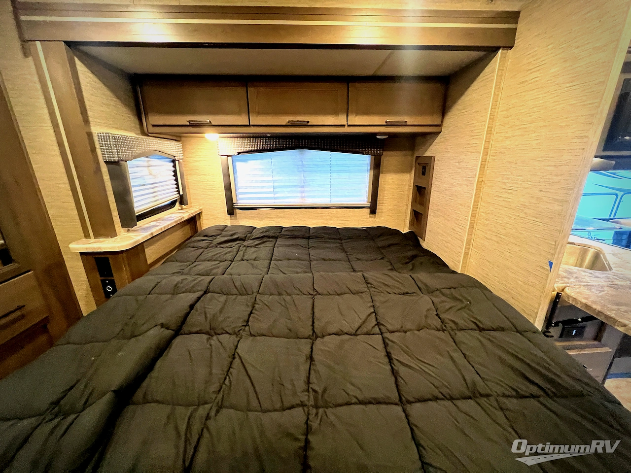 2023 Thor Chateau 27R Photo 18
