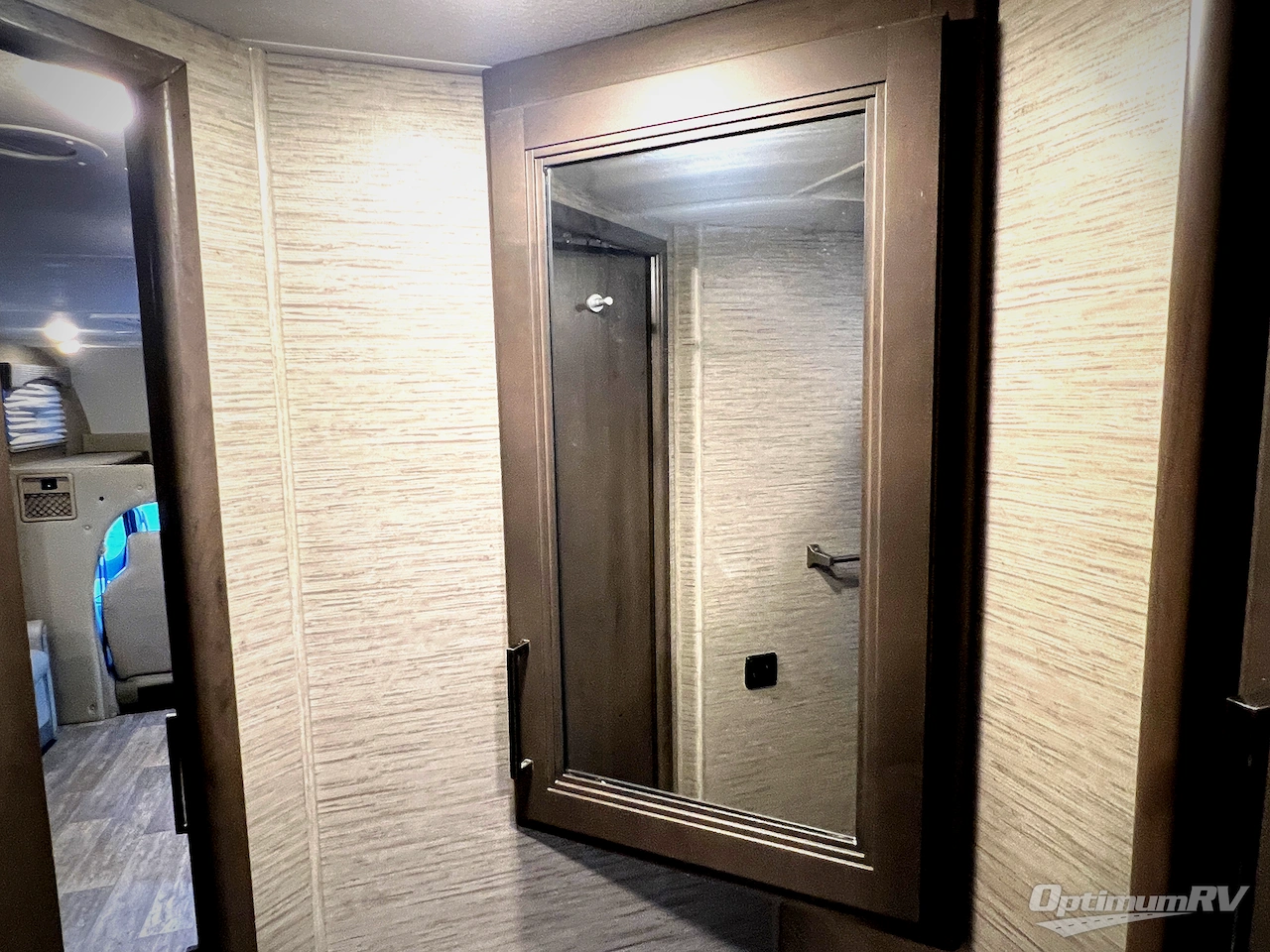 2023 Thor Chateau 27R Photo 23
