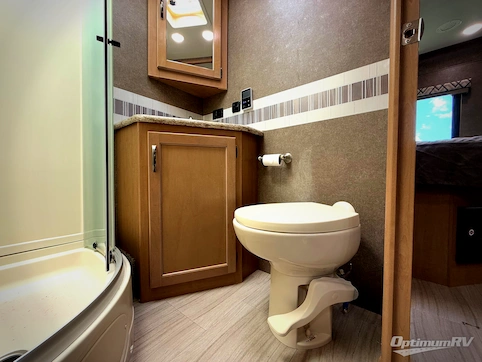 2020 Thor Quantum SE SE31 Ford RV Photo 4