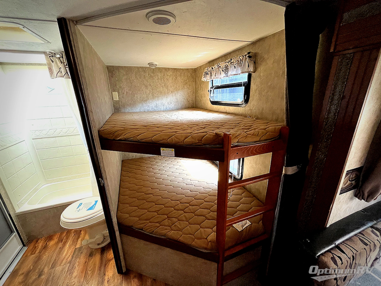 2015 Keystone Passport 2810BH Grand Touring Photo 9