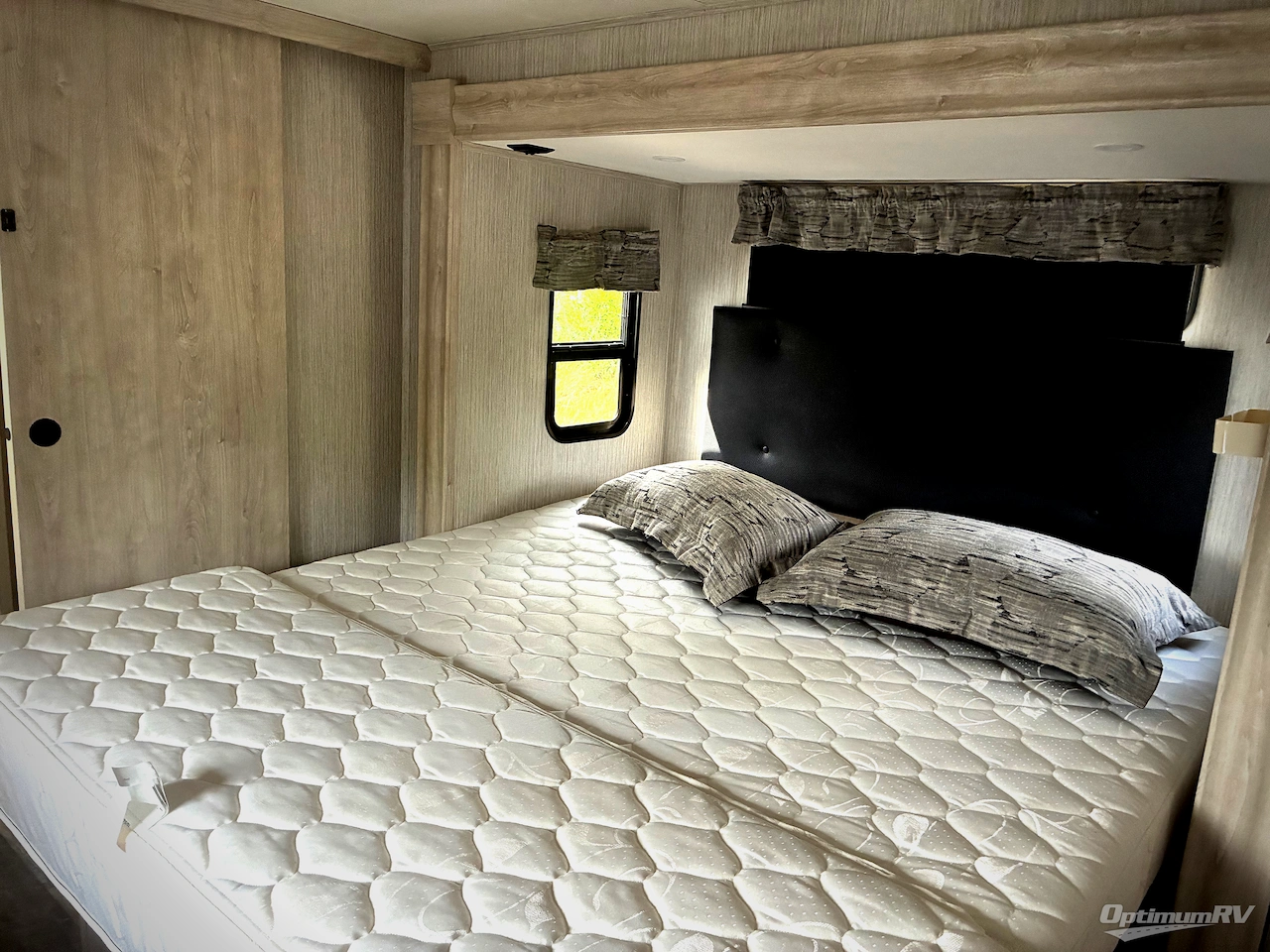 2022 Forest River Sierra 391FLRB Photo 10