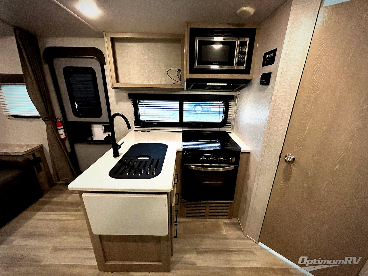 2021 Forest River Rockwood Mini Lite 2104S Photo 6