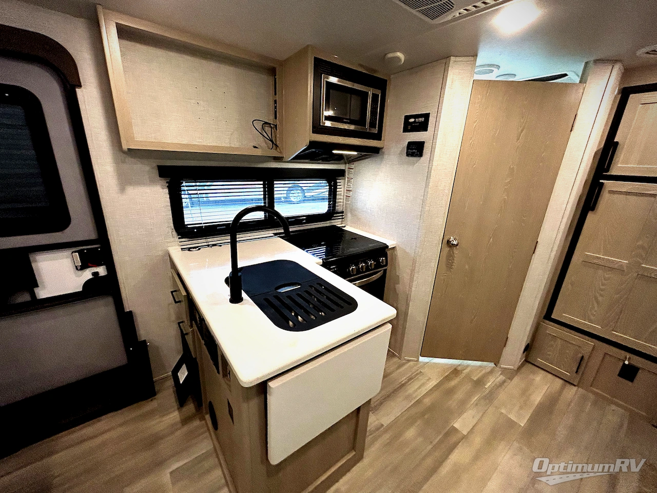 2021 Forest River Rockwood Mini Lite 2104S Photo 9