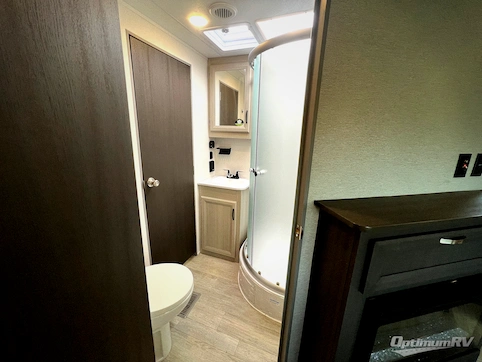 2027 Coachmen Catalina Legacy Edition 293TQBSCK RV Photo 4