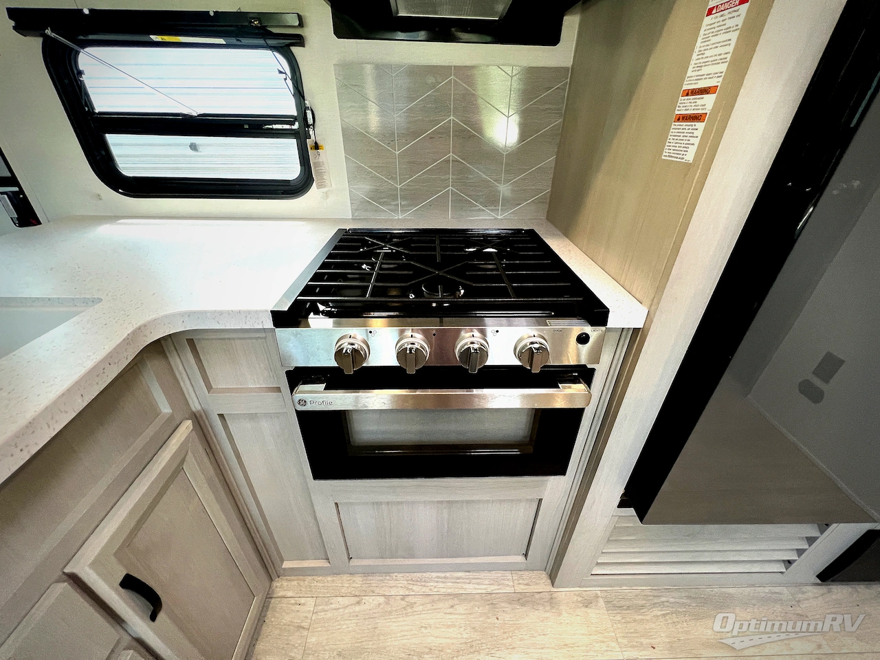 2027 Coachmen Catalina Legacy Edition 293TQBSCK Photo 12