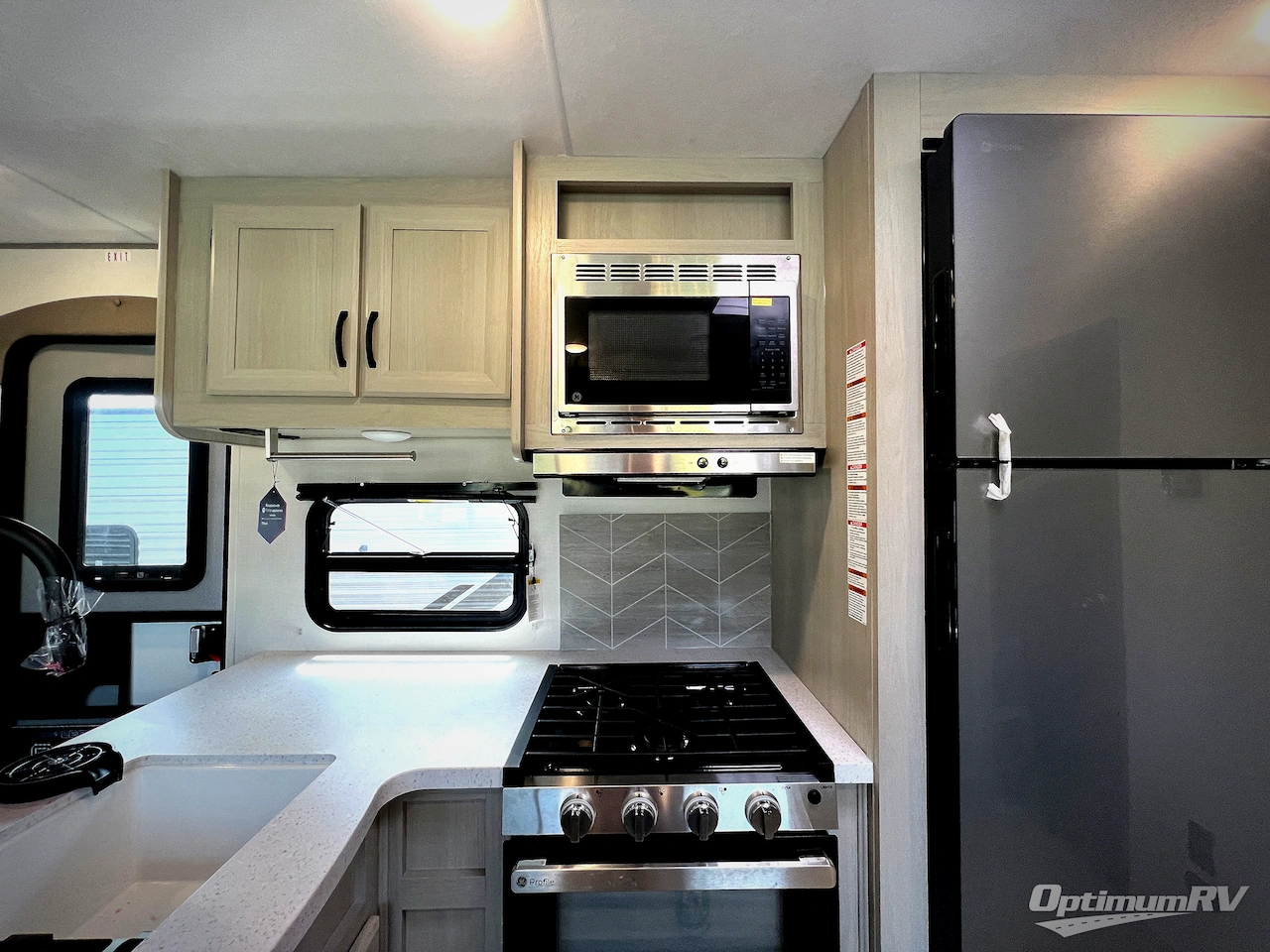 2027 Coachmen Catalina Legacy Edition 293TQBSCK Photo 13