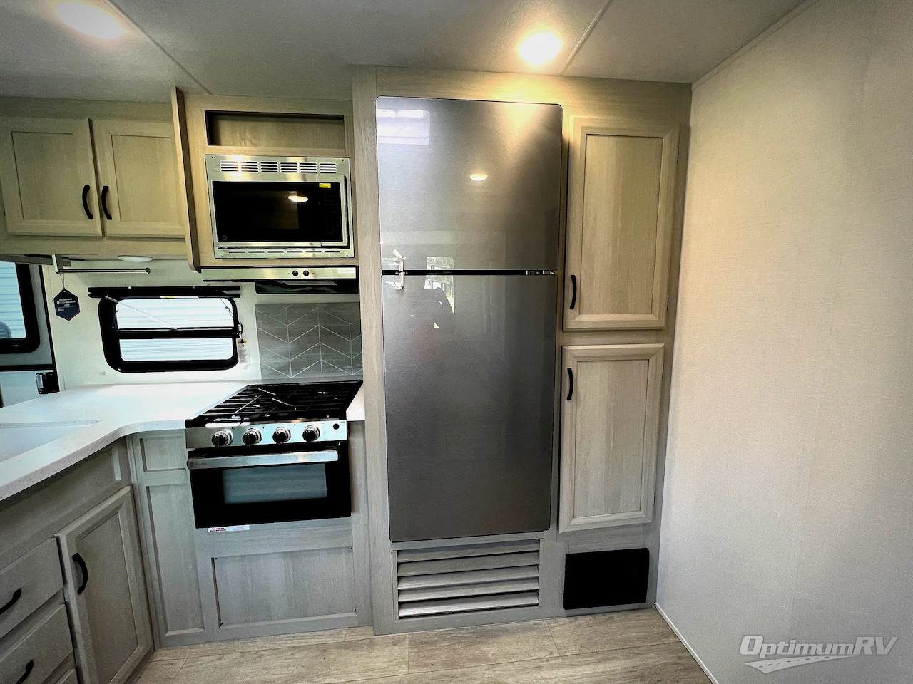 2027 Coachmen Catalina Legacy Edition 293TQBSCK Photo 14