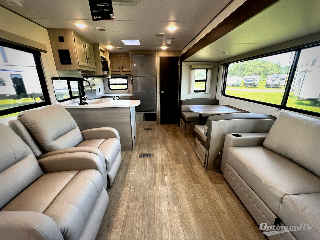 2027 Coachmen Catalina Legacy Edition 283RKS Photo 4