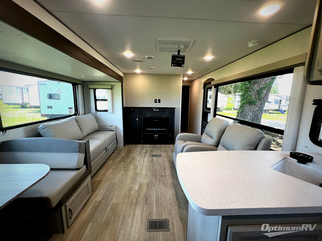 2027 Coachmen Catalina Legacy Edition 283RKS Photo 5