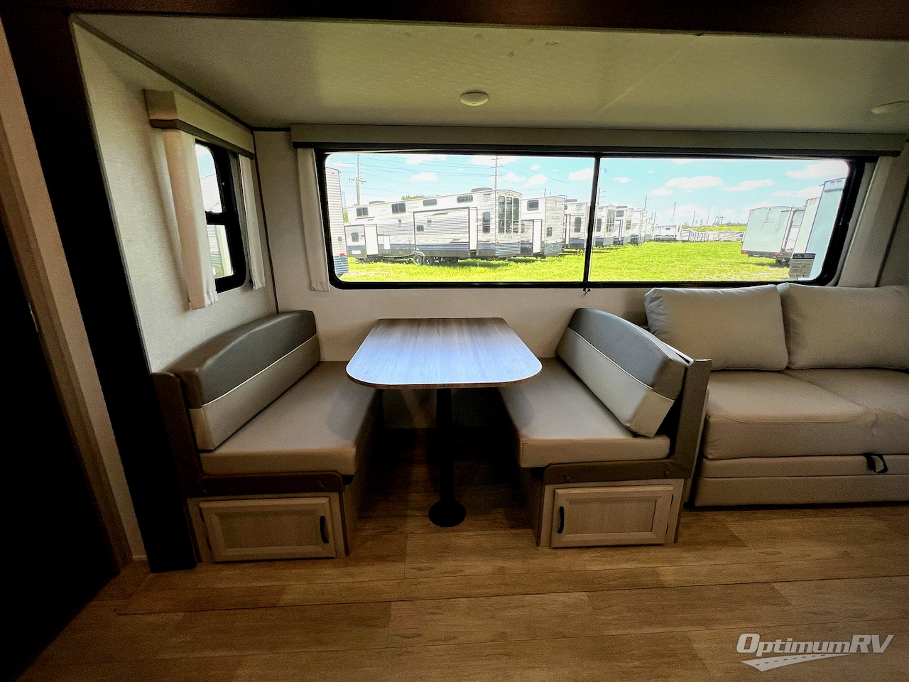 2027 Coachmen Catalina Legacy Edition 283RKS Photo 9
