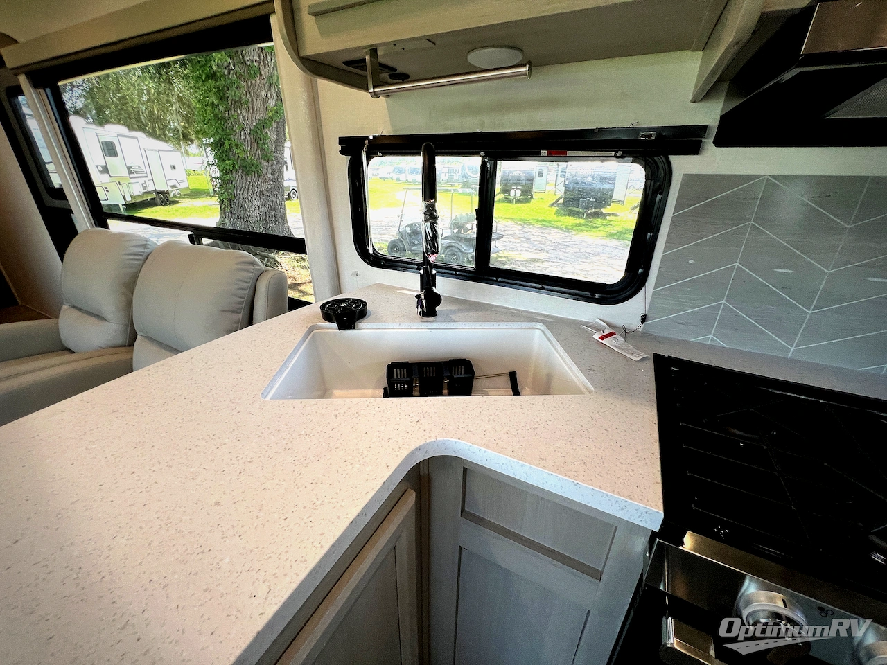 2027 Coachmen Catalina Legacy Edition 283RKS Photo 12