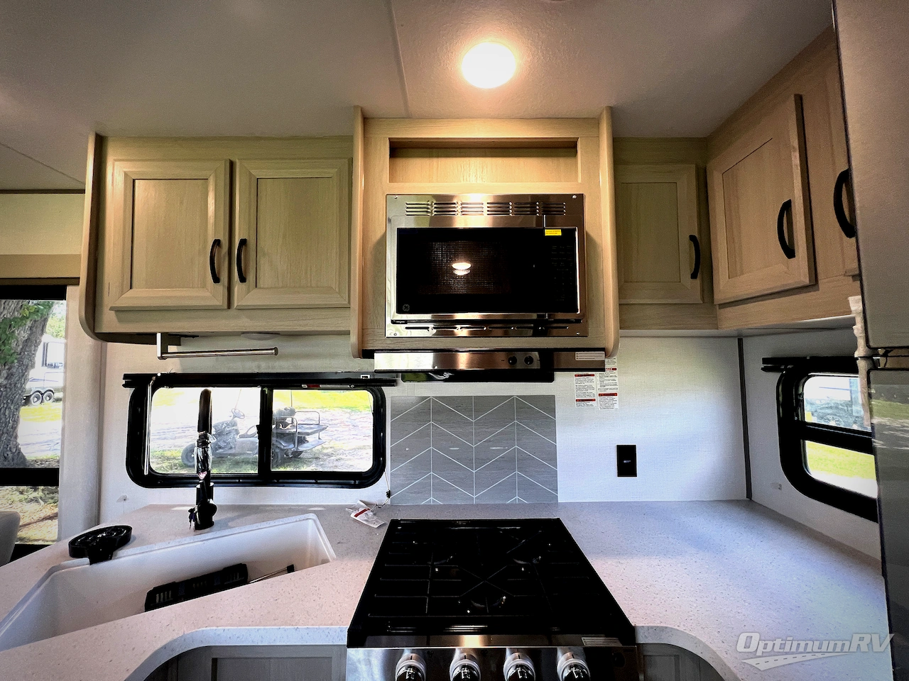 2027 Coachmen Catalina Legacy Edition 283RKS Photo 13