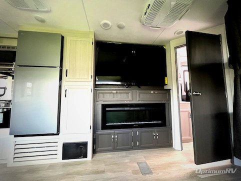 2027 Coachmen Catalina Legacy Edition 273DBHCK RV Photo 3
