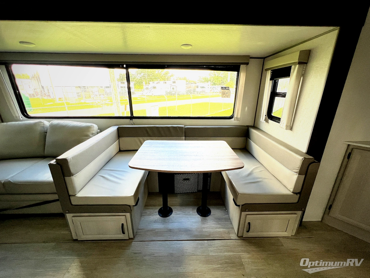 2027 Coachmen Catalina Legacy Edition 273DBHCK Photo 7