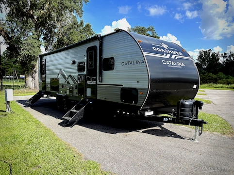 New 2027 Coachmen Catalina Legacy Edition 273DBHCK Featured Photo