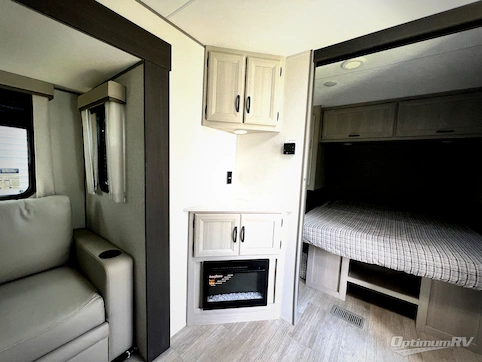 2027 Coachmen Catalina Legacy Edition 243RBS RV Photo 2