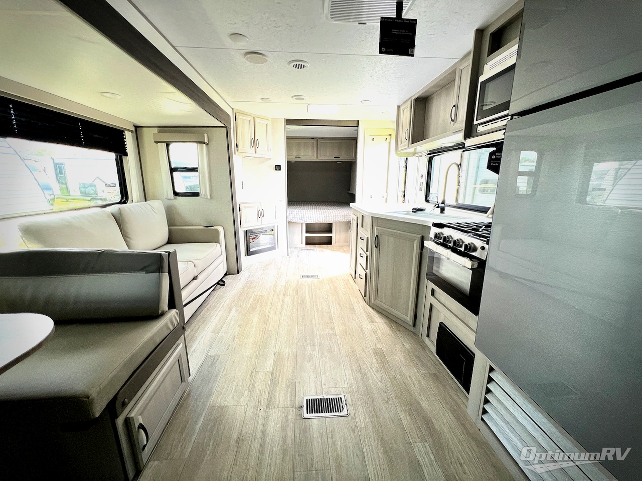 2027 Coachmen Catalina Legacy Edition 243RBS Photo 4