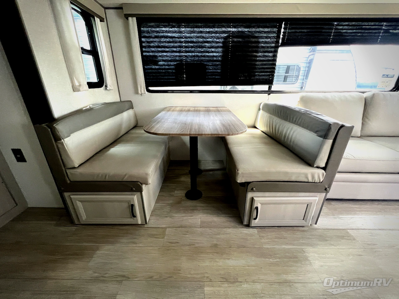 2027 Coachmen Catalina Legacy Edition 243RBS Photo 9