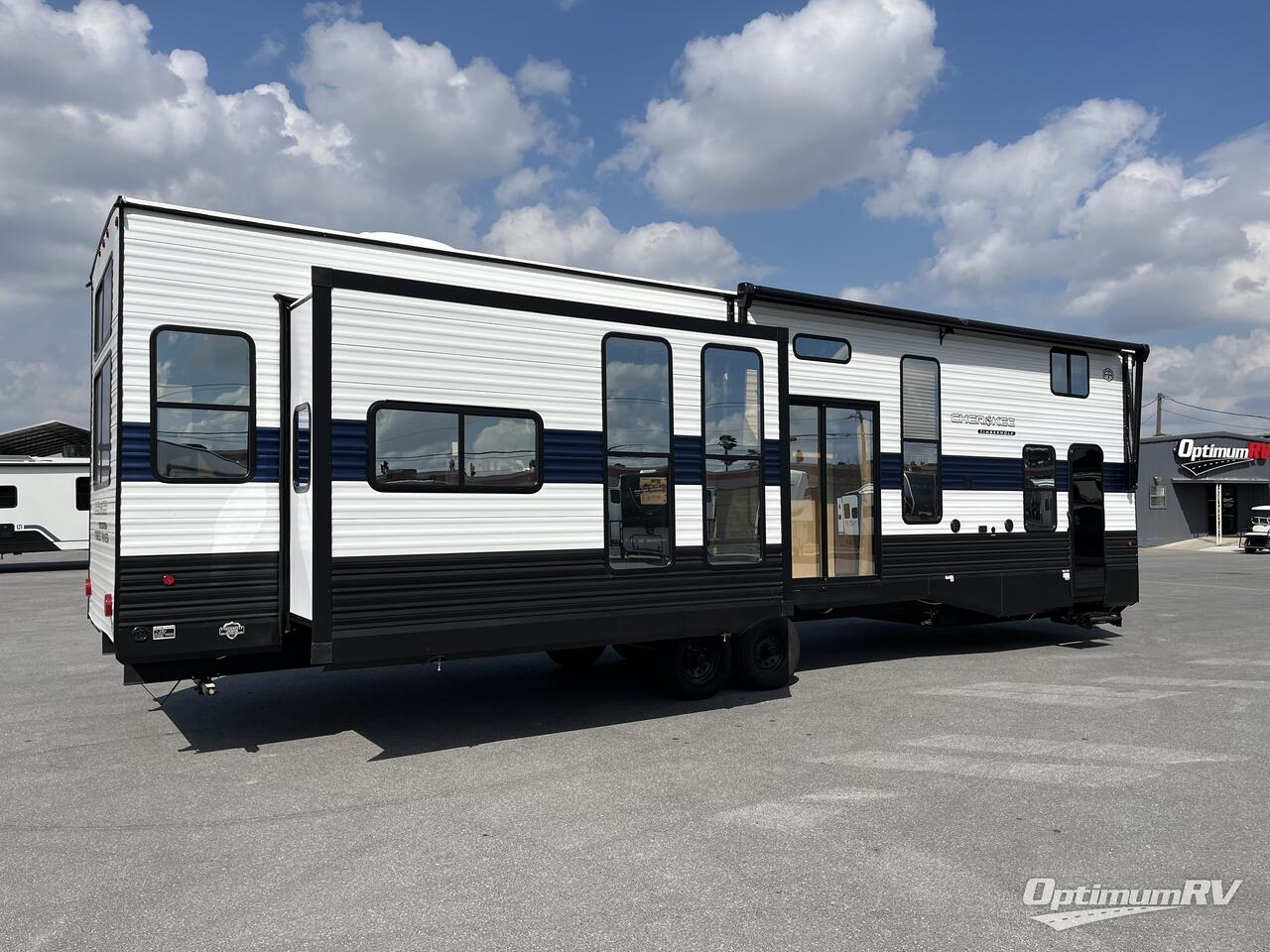 2025 Forest River Cherokee Timberwolf 39DL Photo 2