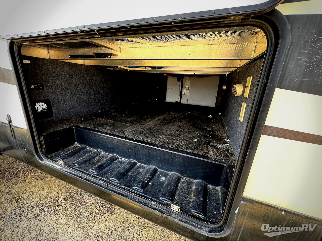 2014 Coachmen Brookstone 325RL Photo 2