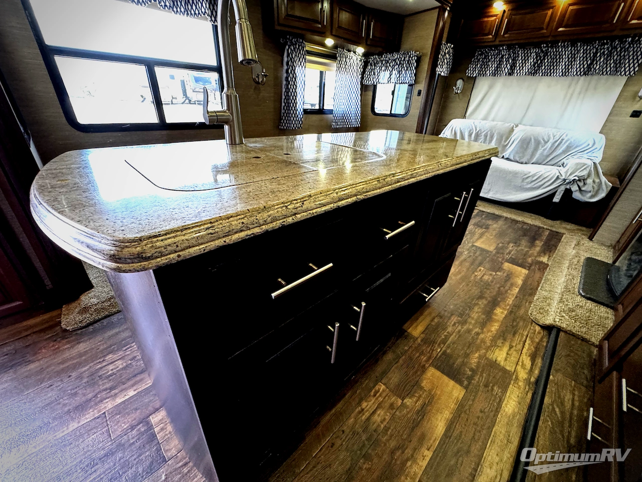 2014 Coachmen Brookstone 325RL Photo 5