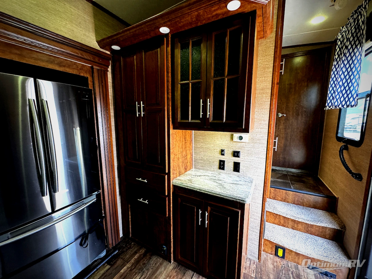 2014 Coachmen Brookstone 325RL Photo 13