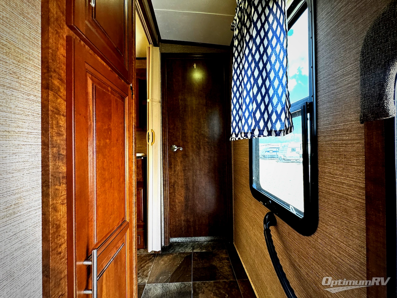 2014 Coachmen Brookstone 325RL Photo 15