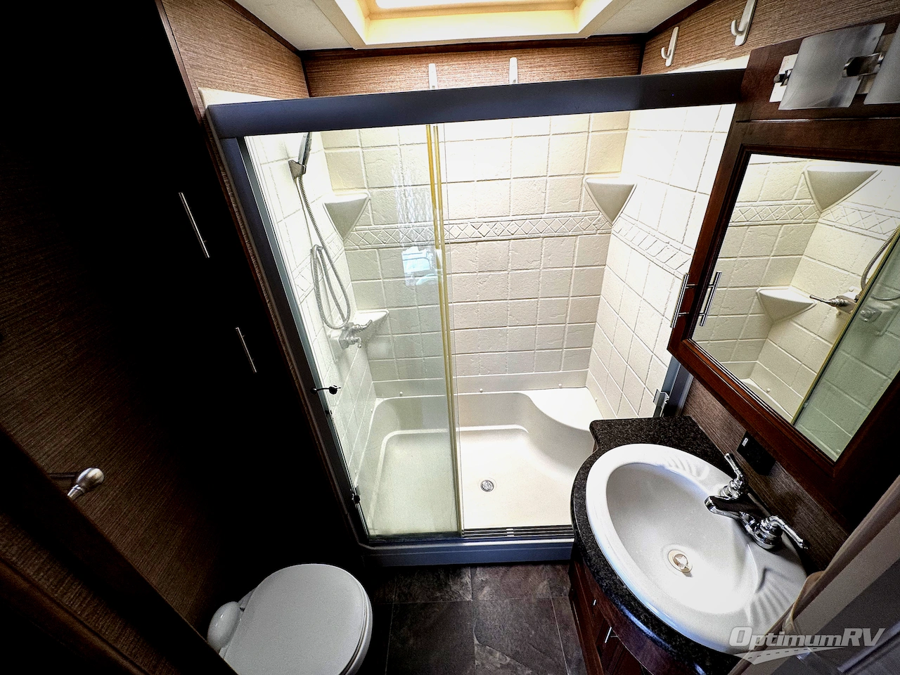 2014 Coachmen Brookstone 325RL Photo 16