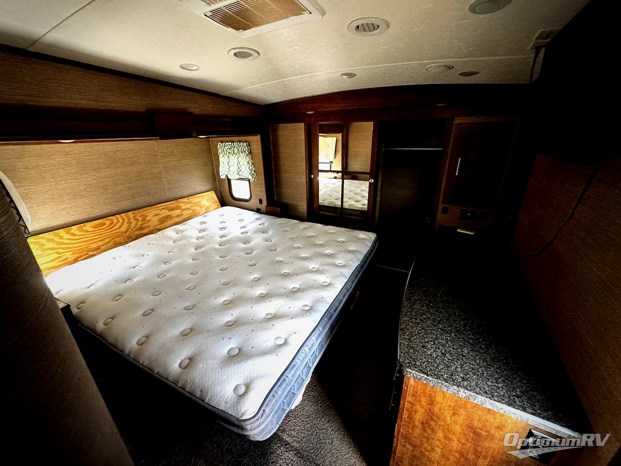 2014 Coachmen Brookstone 325RL Photo 17