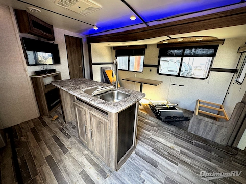 2021 CrossRoads Zinger ZR331BH RV Photo 2