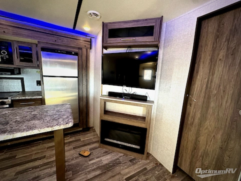 2021 CrossRoads Zinger ZR331BH RV Photo 3