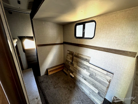 2021 CrossRoads Zinger ZR331BH RV Photo 4