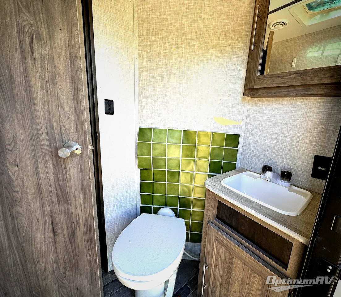 2021 CrossRoads Zinger ZR331BH Photo 11
