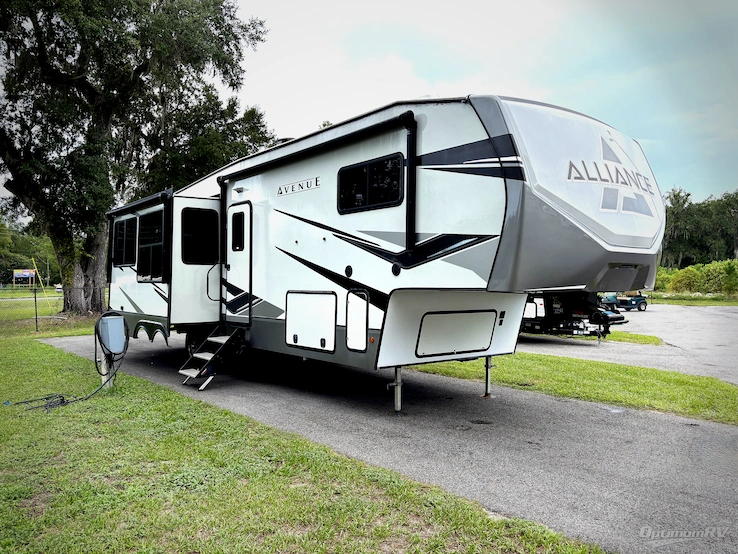 2022 Alliance Avenue 32RLS RV Photo 1